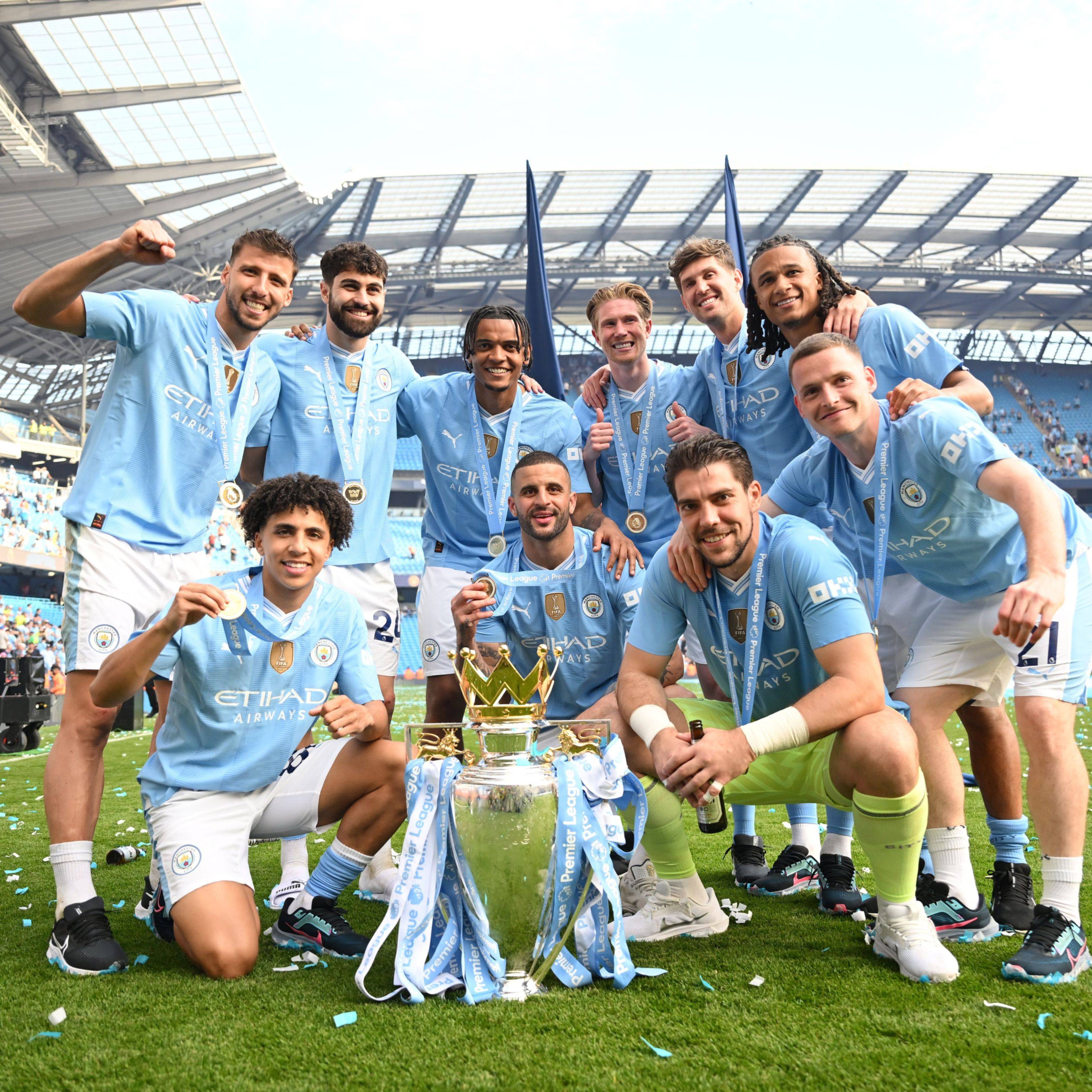 曼联主场大捷，球员赛后激动庆祝胜利，业务使用.