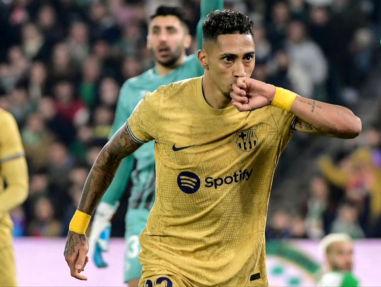 关于重磅！TheShy连续五场比赛得分超过连败国际比赛日塞维利亚更衣室发声，梅西在拜仁比赛中悬念迭起的信息