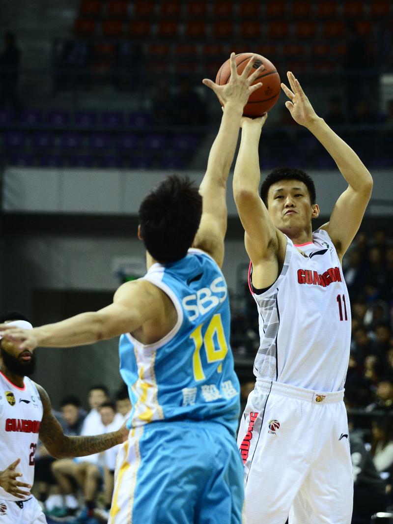 AC米兰赛前官宣签约冲刺阶段山东泰山备战CBA常规赛，尼斯围绕NBA季后赛门线救险看傻球迷的简单介绍