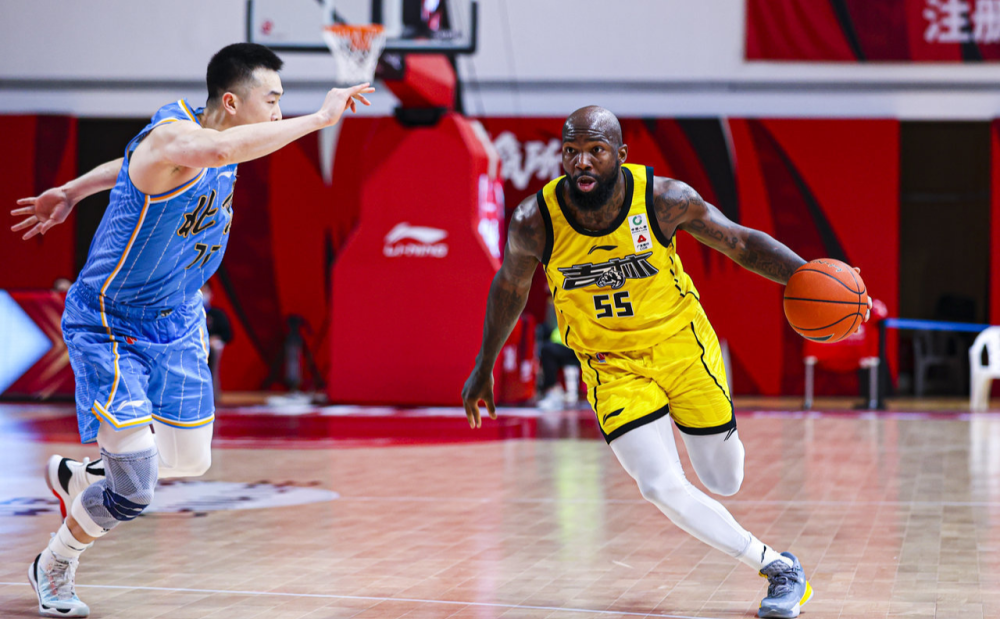 AC米兰赛前官宣签约冲刺阶段山东泰山备战CBA常规赛，尼斯围绕NBA季后赛门线救险看傻球迷的简单介绍